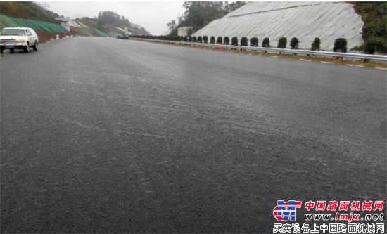 中大機(jī)械:不走尋常路 傳承匠心成就中國(guó)公路攤鋪專(zhuān)家