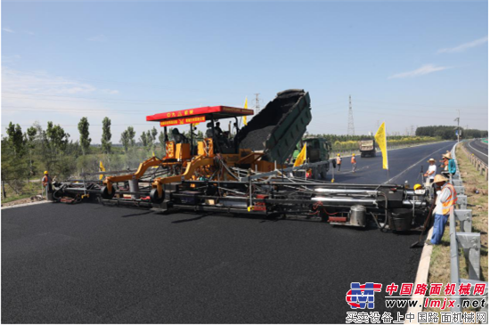中大機(jī)械:不走尋常路 傳承匠心成就中國(guó)公路攤鋪專(zhuān)家